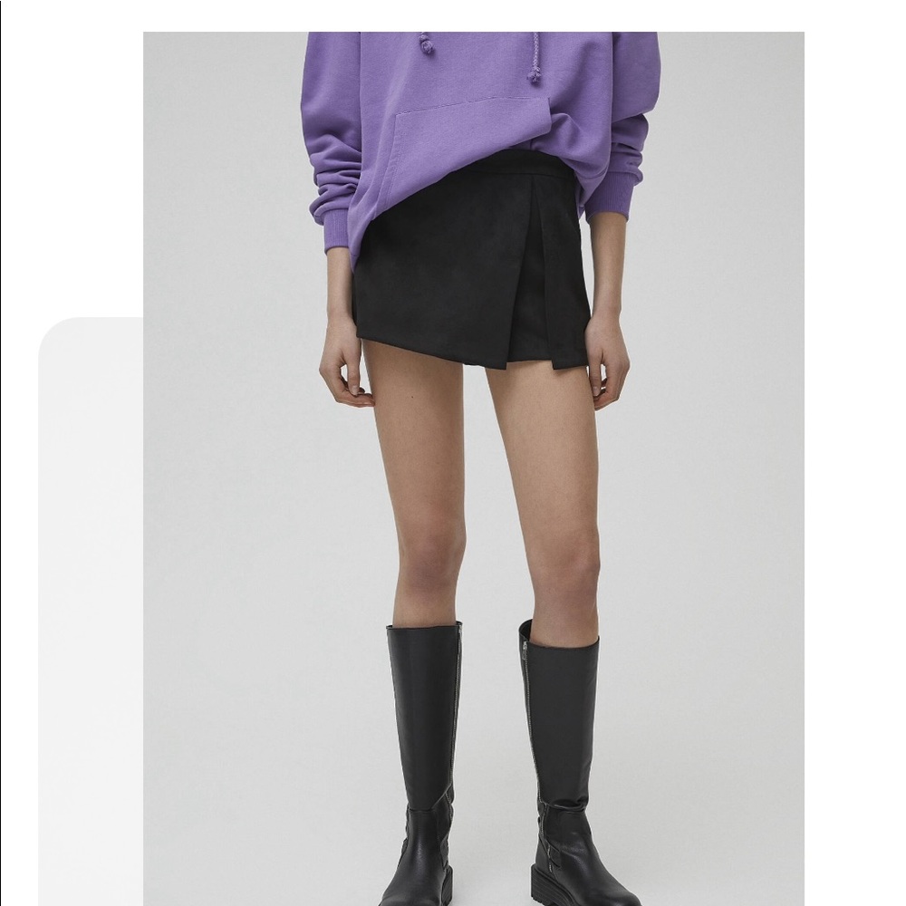 Like New PULL&BEAR black faux suede skort Small
